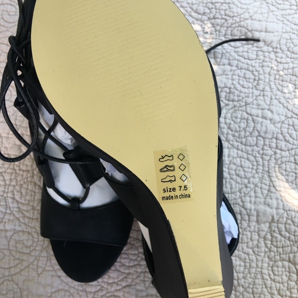 Brand New BCBG Cherries Caged Dress Booties - Picture 4 of 8